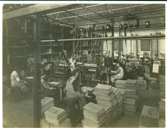 Jacquard-Kartenstanzraum, Teppichfabrik, 1923